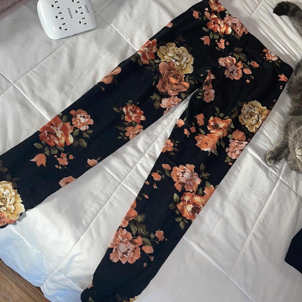 Floral leggings. Soft buttery material
